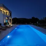 Modern With Private Heated Pool And Lounge Area For A Relaxing - Four Bedroom * Vinisce