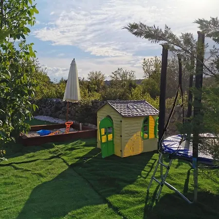 Modern With Private Heated Pool And Lounge Area For A Relaxing - Four Bedroom Villa Vinisce