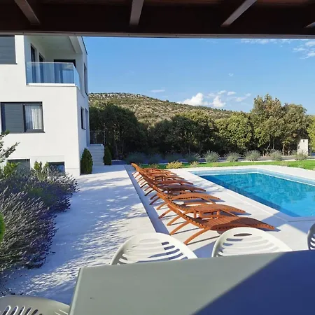 Modern With Private Heated Pool And Lounge Area For A Relaxing - Four Bedroom Villa