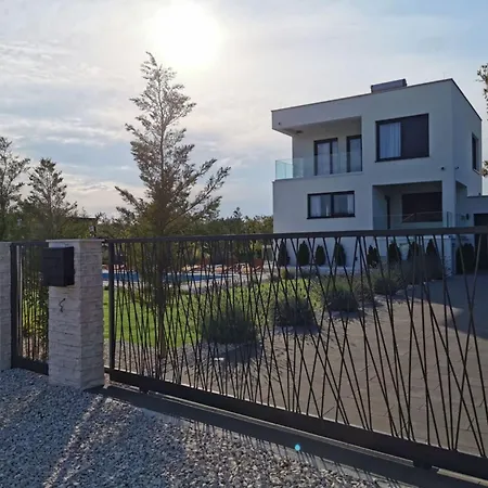 Modern With Private Heated Pool And Lounge Area For A Relaxing - Four Bedroom * Vinisce